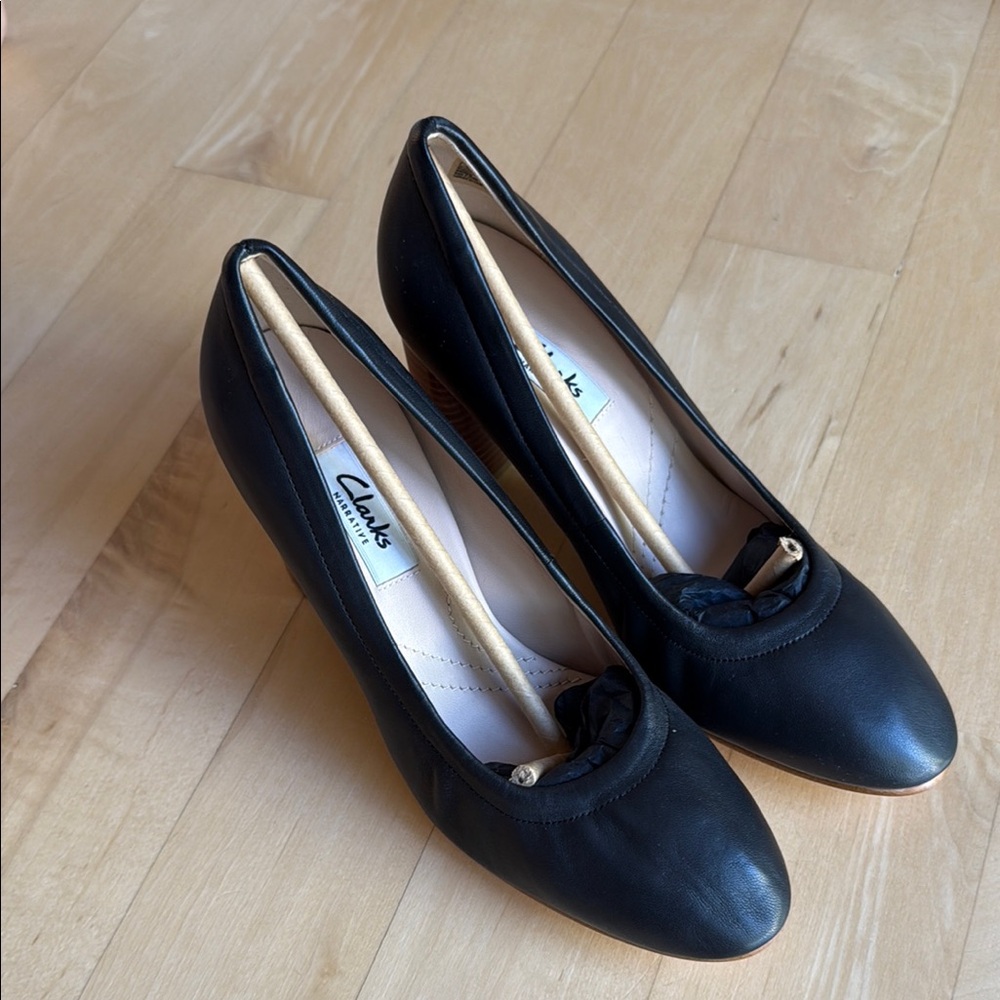 BRAND NEW WITH BOX Clarks Women's Black Leather Heels